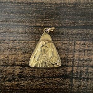 Vtg 1980 10k solid gold tested carved religious triangle pendant cameo engraved